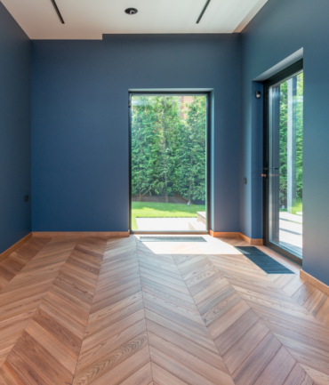 Freshly painted room with smooth, vibrant walls by Elite Painting & Drywall